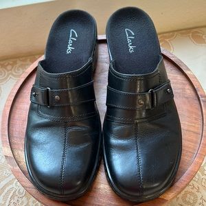 🩷HOST PICK🩷Clarks Leather Upper Women’s 10M EUC Black Mule/Clogs Comfortable